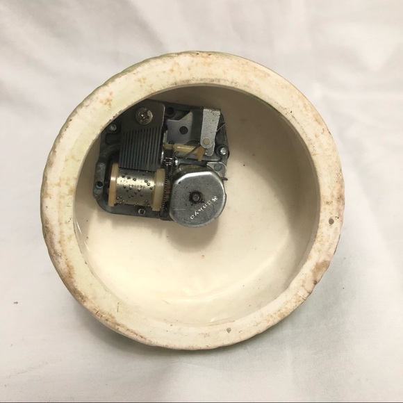 Vintage Raggedy Ann & Raggedy Andy Music Box - Picture 4 of 4